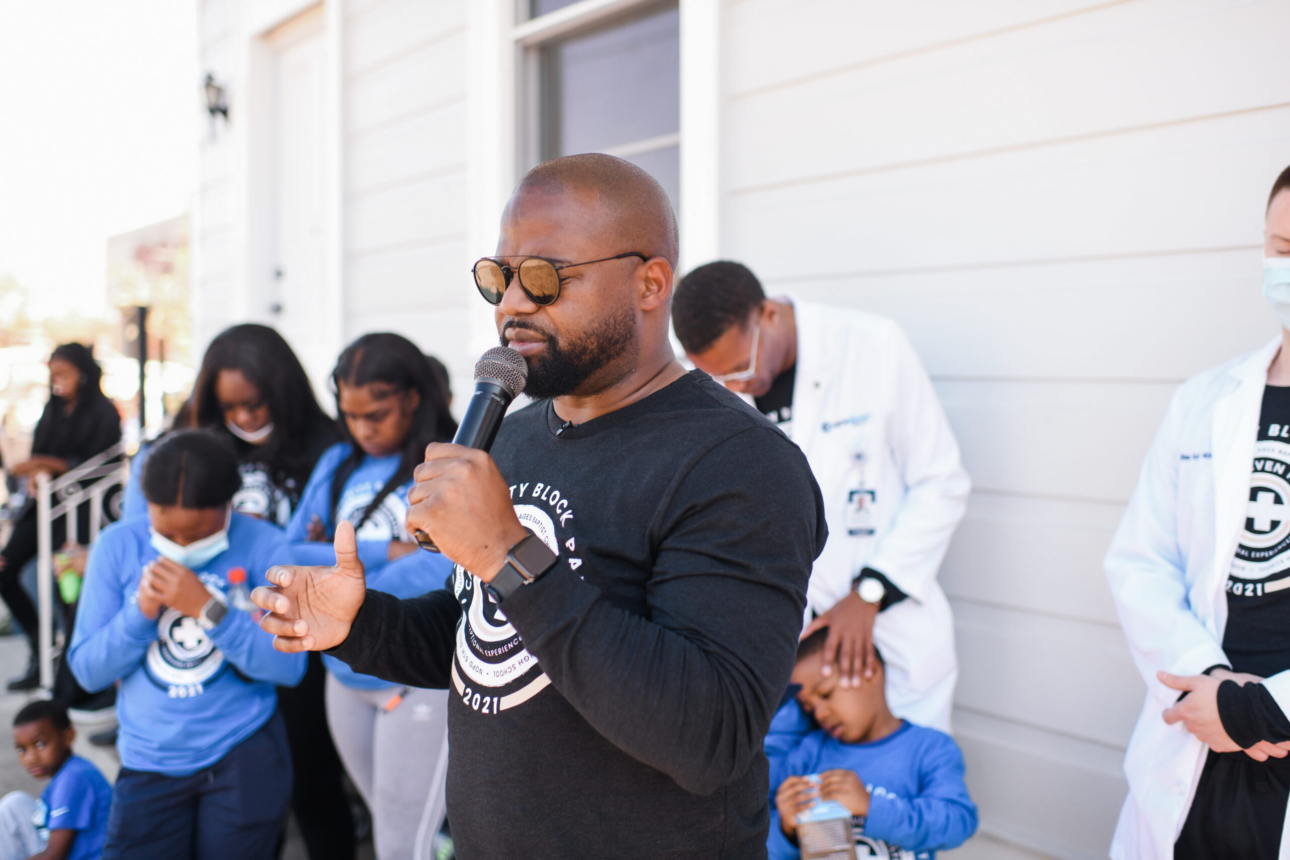 Pastor Jonathan Everett leads the 2021 Community Health Block Party in prayer to bless the new clinic.